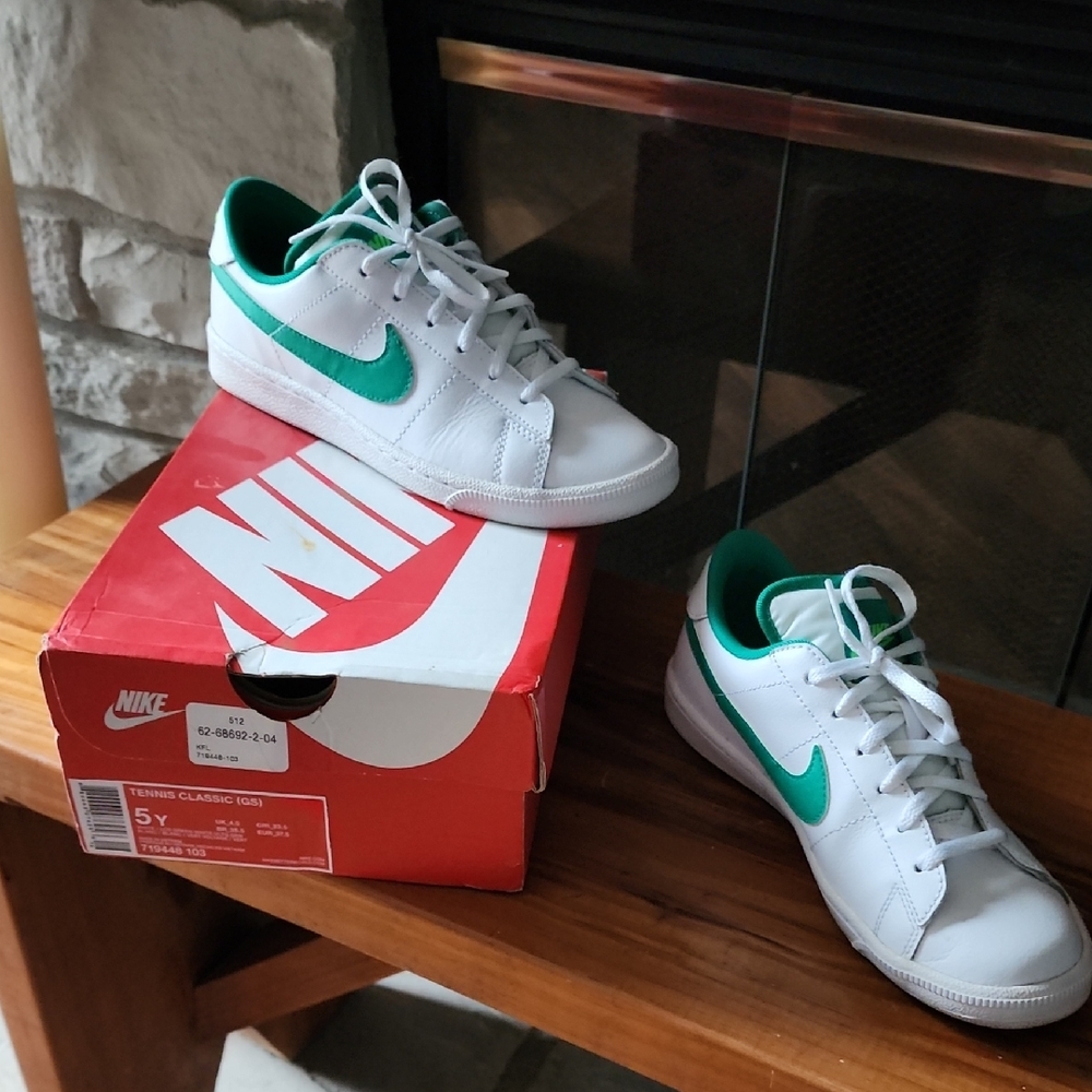 Nike Kids White and Green Sneakers